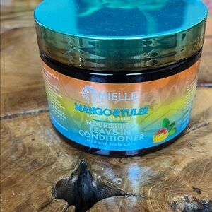 Mielle Mango & Tulsi Nourishing Leave-In Conditioner - Blue and Gold